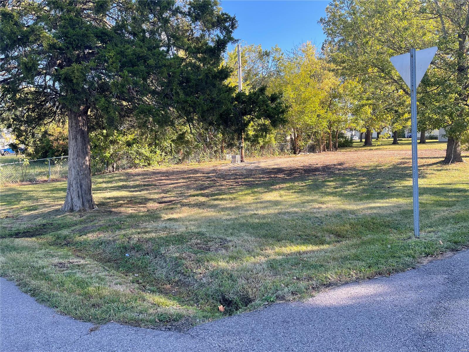 Mildred St, Gerald, MO 63037