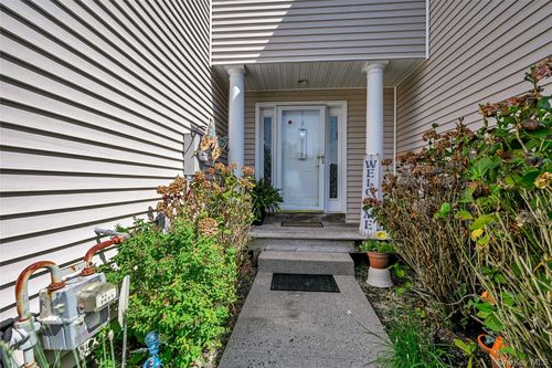 1202 Willow Pond Dr, Riverhead, NY, 11901-7217 | Card Image