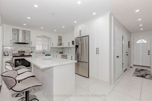 31 Massena Dr, Hamilton, ON, L9B2J3 | Card Image