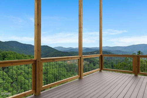 3225 Emerald Springs Loop, Sevierville, TN, 37862-8624 | Card Image