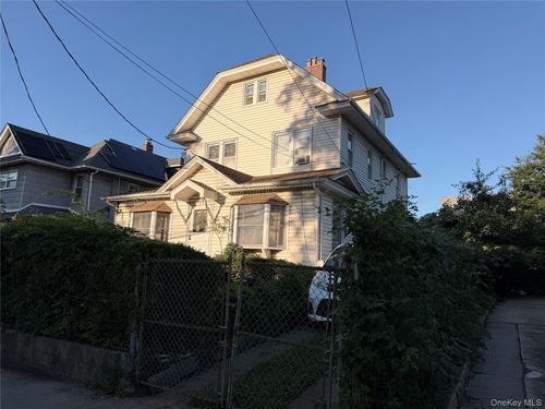 8561 149th Street, New York, NY, 11435 | Card Image