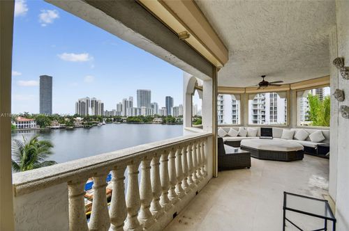 404-19925 Ne 39th Pl, Aventura, FL, 33180-3090 | Card Image