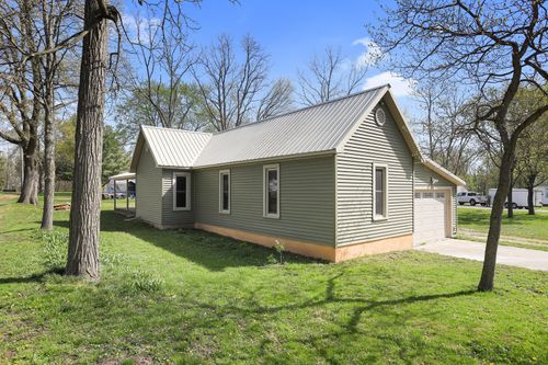 105 E Corbly St, Muncie, IL, 61857-4206 | Card Image