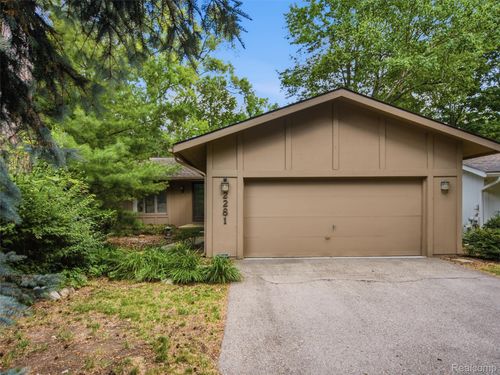 2281 Forest Gln, West Bloomfield, MI, 48324-3730 | Card Image