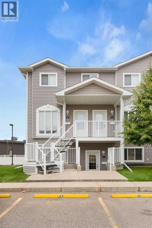 94 Somerset Lane Se, Medicine Hat, AB, T1B0E8 | Card Image