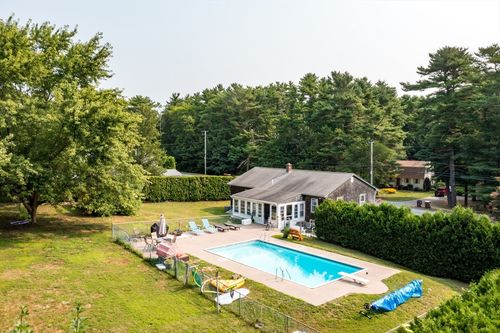 649 Middle Rd, Acushnet, MA, 02743-1415 | Card Image