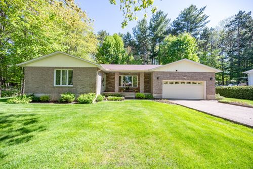 9 Heritage Dr, Petawawa, ON, K8H3J5 | Card Image