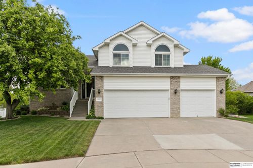 6120 Cheney Ridge Circle, Lincoln, NE, 68516 | Card Image