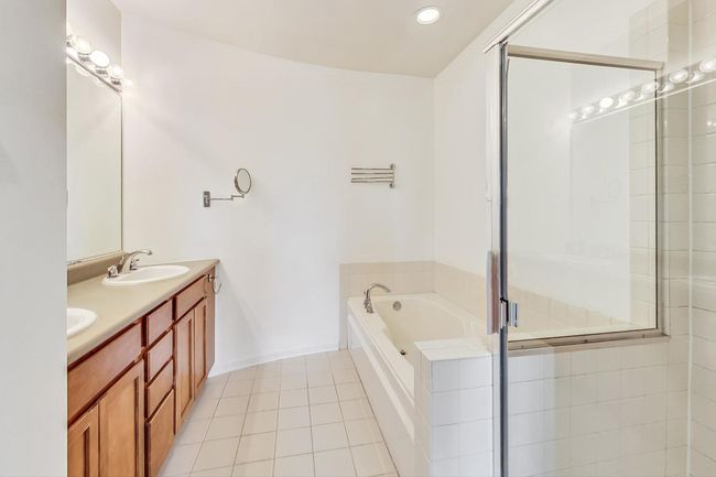 Primary Bathroom | Image 23