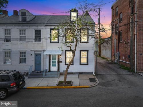 15 W South St, YORK, PA, 17401-5450 | Card Image