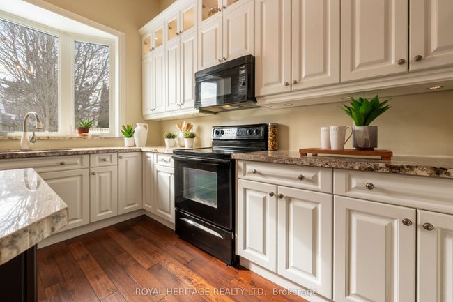 28 Renfield Cres, House other with 3 bedrooms, 3 bathrooms and 2 parking in Whitby ON | Image 10