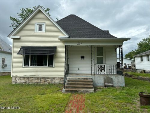 807 W 2nd St, Webb City, MO, 64870-2152 | Card Image