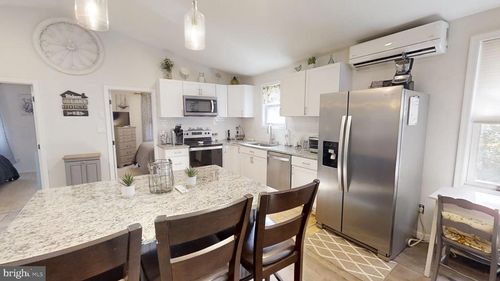 372 Lake Anna Dr, BUMPASS, VA, 23024-4915 | Card Image