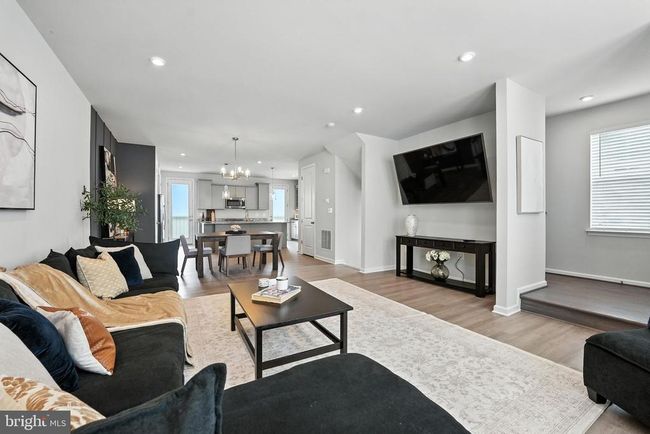18286 Summit Pointe Dr, Townhouse with 3 bedrooms, 4 bathrooms and null parking in TRIANGLE VA | Image 9