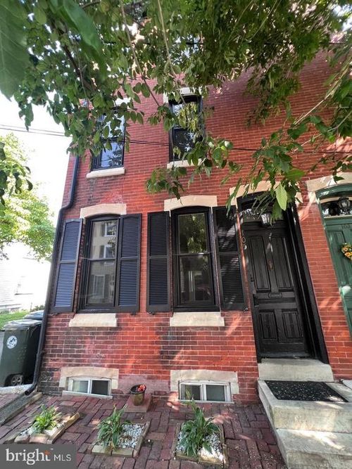 105 W Union St, Burlington, NJ, 08016-1329 | Card Image