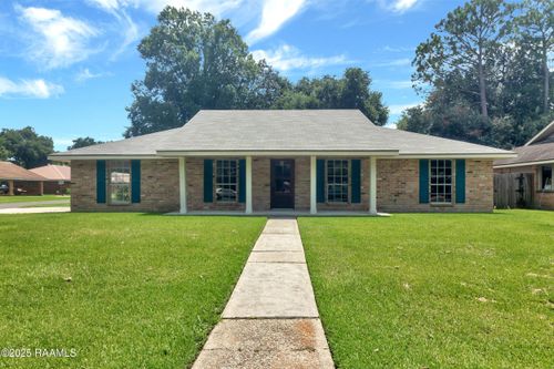 101 Granada Dr, Lafayette, LA, 70506-3820 | Card Image