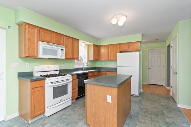 157 Hull St, House other with 3 bedrooms, 3 bathrooms and null parking in Ansonia CT | Image 17