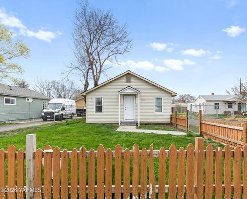 2208 S 3rd Ave, Yakima, WA, 98903-1508 | Card Image