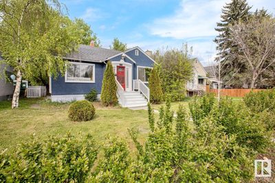 8722 112 Ave Nw, House other with 5 bedrooms, 2 bathrooms and null parking in Edmonton AB | Image 3