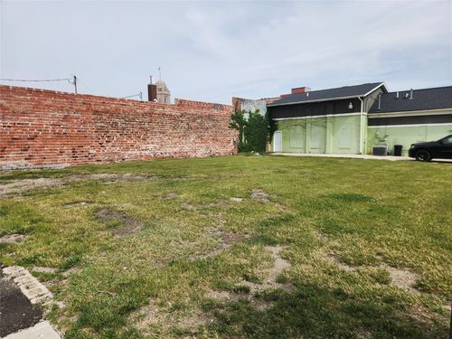 107 E 2nd St S, Newton, IA, 50208 | Card Image
