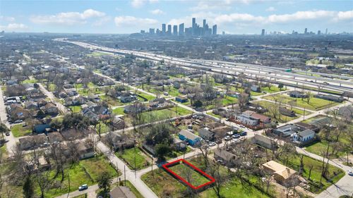 3213 Delia St, Houston, TX, 77026-5013 | Card Image