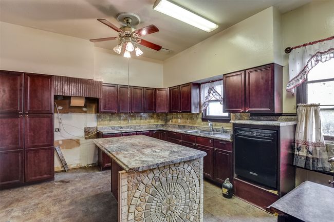 Spacious kitchen | Image 13