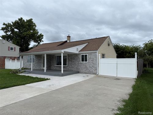 30486 Groveland St, Madison Heights, MI, 48071-2114 | Card Image