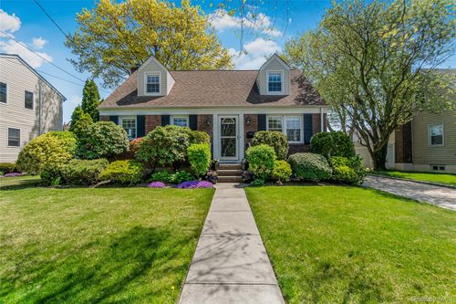 2713 Fortesque Ave, Oceanside, NY, 11572-2639 | Card Image