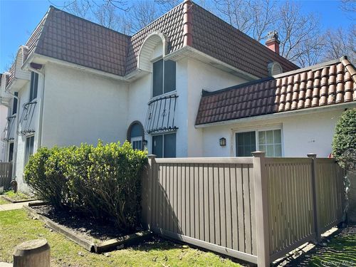 280 Brettonwoods Dr, Coram, NY, 11727 | Card Image