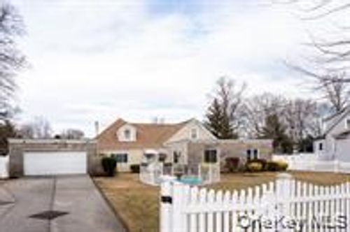 24 Whaley St, Freeport, NY, 11520-4921 | Card Image
