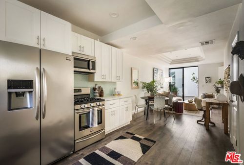 apt-25-2500 Abbot Kinney Blvd, Venice, CA, 90291-4797 | Card Image