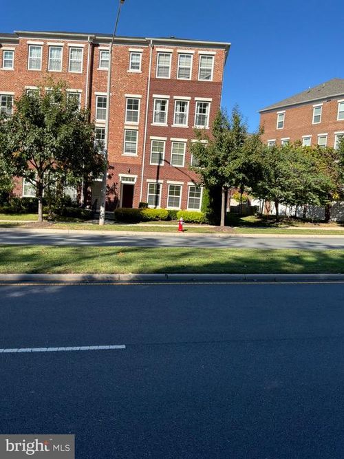 35-3022 Rittenhouse Cir, FAIRFAX, VA, 22031-6204 | Card Image