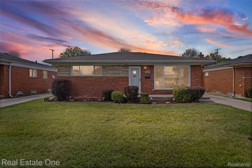 8177 Gary Ave, Westland, MI, 48185-7083 | Card Image