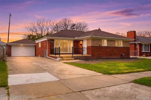 21407 Pallister St, Saint Clair Shores, MI, 48080-1743 | Card Image