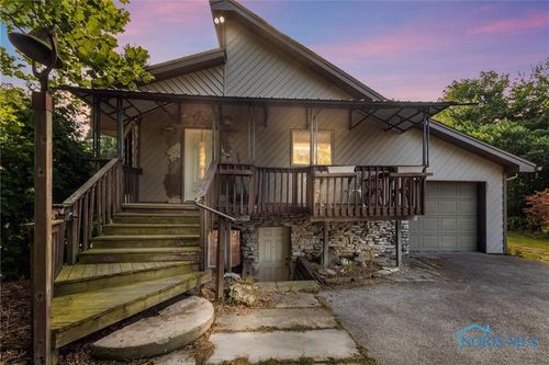 5160 Black Rd, Monclova, OH, 43542-9595 | Card Image