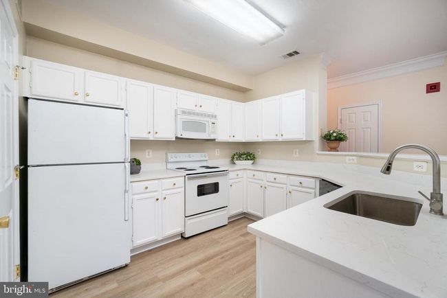 UNIT-9310 - 1530 Spring Gate Dr, Condo with 3 bedrooms, 2 bathrooms and null parking in MCLEAN VA | Image 10
