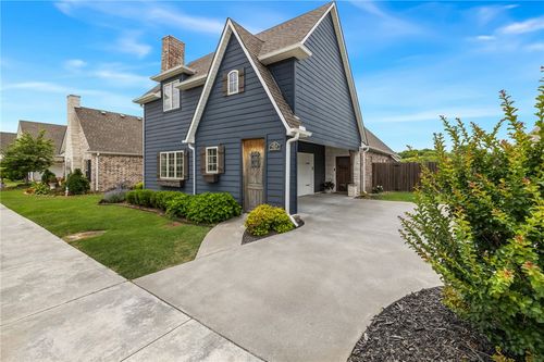 247 N Powderhorn Dr, Fayetteville, AR, 72704-6995 | Card Image
