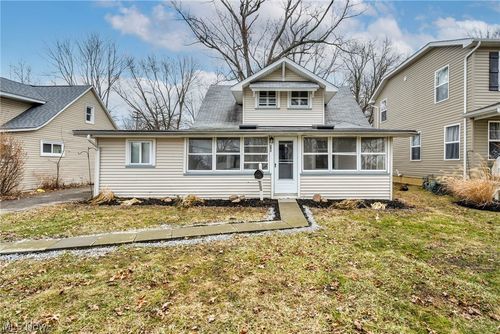 295 E 238th St, Euclid, OH, 44123-1542 | Card Image