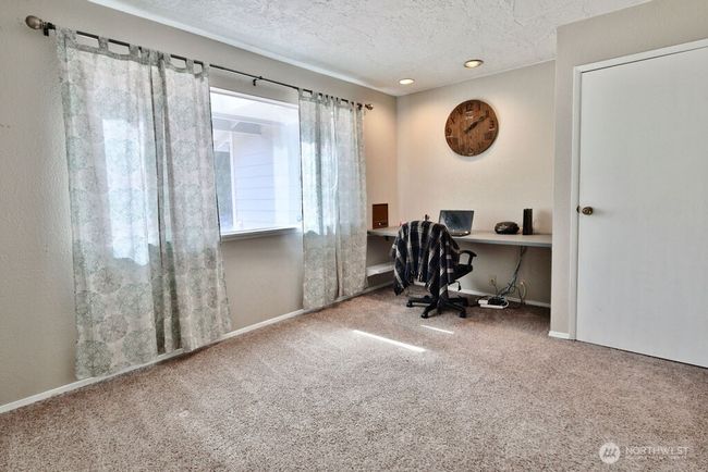 family room | Image 22
