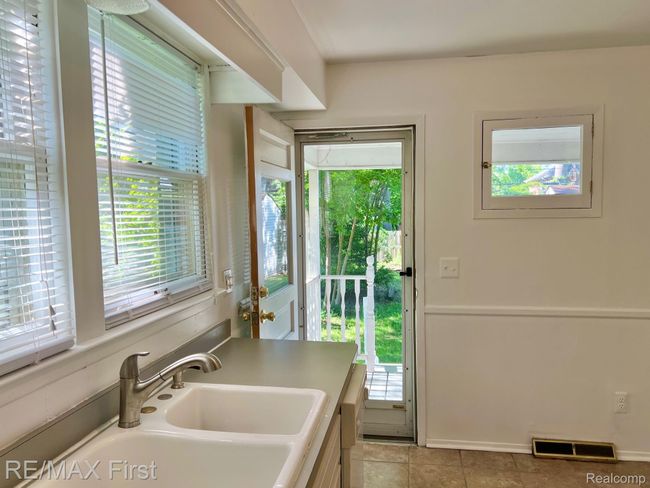 Lower Flat Kitchen to Back Porch | Image 8