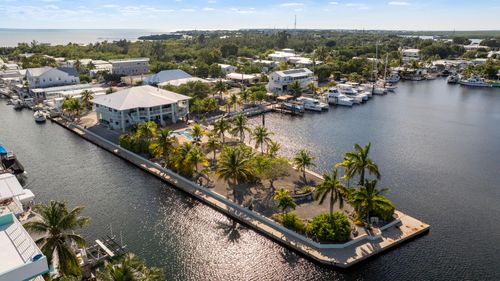 301 Oleander Dr, Tavernier, FL, 33070-2746 | Card Image