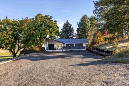 8001 E Woolard Rd, Colbert, WA, 99005-9516 | Card Image