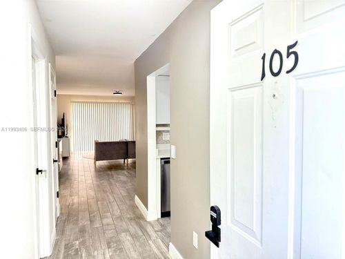 105-300 Promenade Dr, Dunedin, FL, 34698-8352 | Card Image