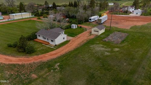 107 6th St Ne, Belfield, ND, 58622-7230 | Card Image