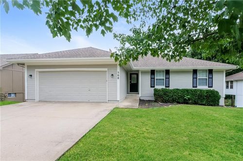 508 S Huntsman Blvd, Raymore, MO, 64083-8141 | Card Image
