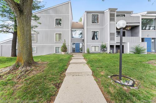 301-9601 Bayview Dr, Ypsilanti, MI, 48197-7033 | Card Image
