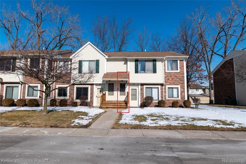 17437 Utica Oaks Ln, Roseville, MI, 48066-7736 | Card Image