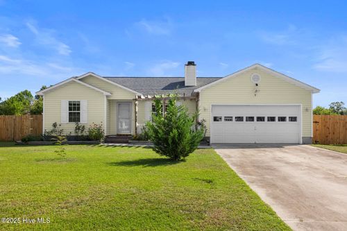 105 Lois Ct, Richlands, NC, 28574-8413 | Card Image