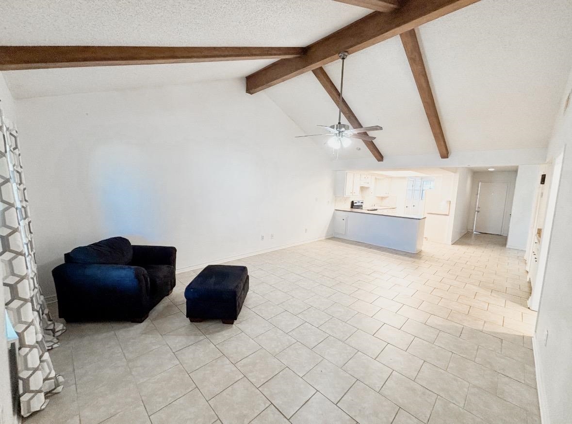 Residential Lease in Horseshoe Bay 2
