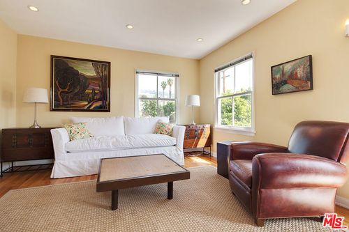 8854 Cynthia St, West Hollywood, CA, 90069-4520 | Card Image